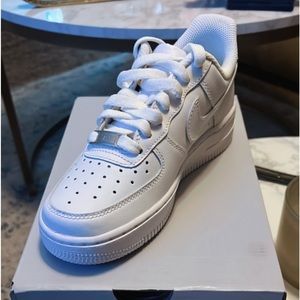 Nike Air Force 1 '07
Women's Shoes
